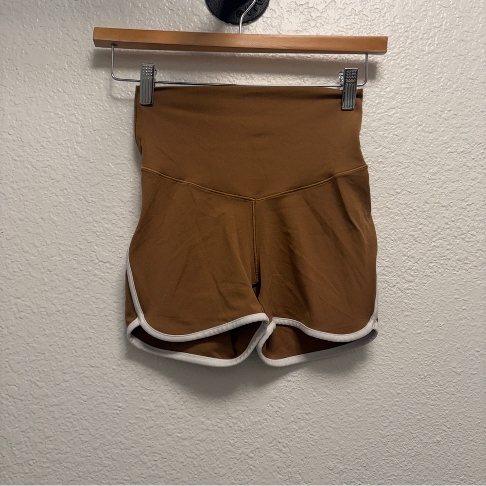 Offline by Aerie Tan high rise shorts women’s Size Small athletic bottoms